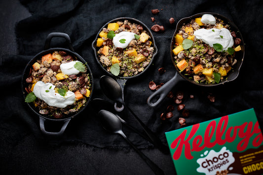 Papaya-Mango-Crumble mit Choco Krispies Chocos